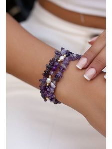 L'Atelier de Gaia Pozłacana bransoletka z ametystami rozmiar: onesize. Różowe bransoletki L'Atelier de Gaia, z ametystem, pozłacane. Za 105,63 zł.