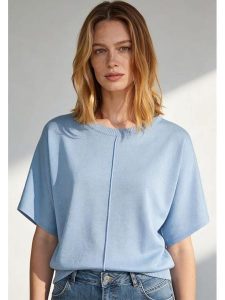 More & More Sweter w kolorze błękitnym rozmiar: 40. Niebieskie swetry oversize More & More, bez wzorów, bez ramiączek. Za 158,10 zł.