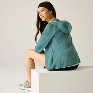 Damska bluza polarowa Huntdale z kapturem i zamkiem błyskawicznym. Zielone bluzy Regatta, bez wzorów, z elastanu, z kapturem. W wyprzedaży za 169,99 zł.