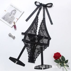 Body koronkowe z dekoltem do stylizacji specjalnych Perry. Czarne body i gorsety Intica, bez wzorów, z koronki. Za 129,00 zł.