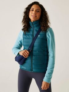 Regatta Kamizelka pikowana "Marizion" w kolorze turkusowym rozmiar: 40. Niebieskie kamizelki Regatta, bez wzorów, bez kołnierzyka, bez ramiączek, bez kaptura. Za 100,28 zł.