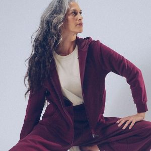 Bluza damska z kapturem Kappa Grittin. Czerwone kurtki Kappa, bez wzorów, z kapturem. Za 266,00 zł.