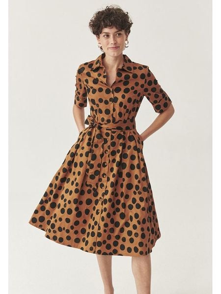 TATUUM Sukienka w kolorze jasnobrązowo-czarnym rozmiar: 44. Brązowe sukienki Tatuum, bez wzorów, z bawełny, bez kołnierzyka, bez ramiączek, midi, rozkloszowane. Za 244,22 zł.