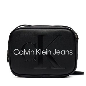 Torebka Calvin Klein Jeans. Czarne listonoszki Calvin Klein Jeans, bez wzorów, z jeansu, bez dodatków. Za 199,99 zł.
