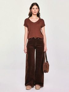 BIG STAR Koszulka w kolorze brązowym rozmiar: L. Brązowe bluzki Big Star, l, bez wzorów, retro, bez kołnierzyka, bez ramiączek. Za 37,99 zł.