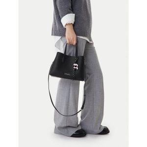 Torebka KARL LAGERFELD. Czarne torebki klasyczne KARL LAGERFELD, bez wzorów, bez dodatków. Za 626,99 zł.