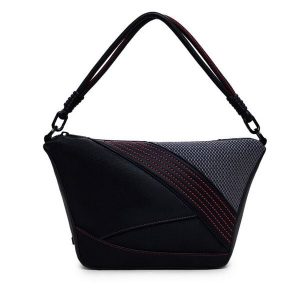 Torebka Desigual. Czarne torebki klasyczne Desigual, bez wzorów, bez dodatków. Za 149,99 zł.