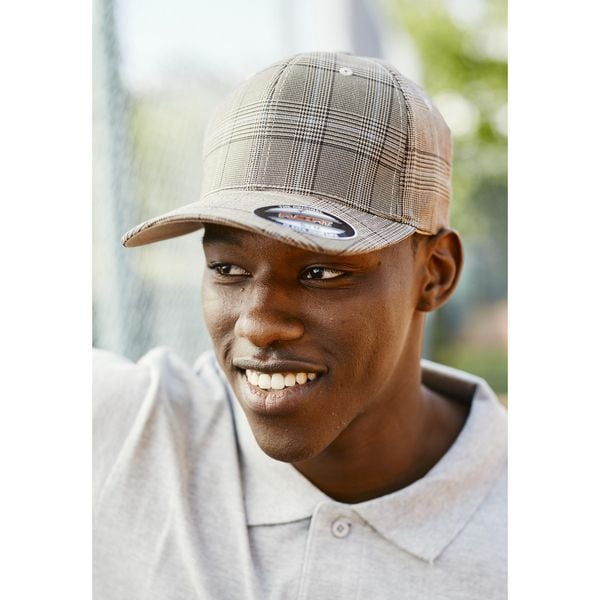 Czapka Flexfit glen. Brązowe czapki FLEXFIT, bez wzorów. Za 139,50 zł.