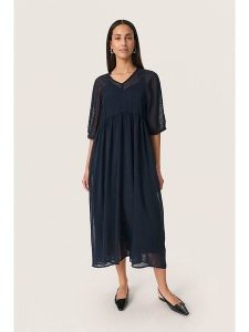 Soaked in Luxury Sukienka w kolorze granatowym rozmiar: XXL. Niebieskie sukienki Soaked in Luxury, xxl, bez wzorów, bez kołnierzyka, bez ramiączek, midi, rozkloszowane. Za 173,99 zł.