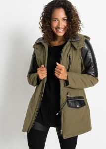 Kurtka parka z wstawkami ze sztucznej skóry. Zielone kurtki bonprix, bez wzorów, z materiału, z kapturem. Za 349,99 zł.