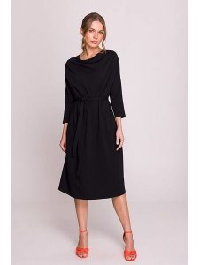 Stylove Sukienka w kolorze czarnym rozmiar: XXL/3XL. Czarne sukienki Stylove, xl, bez wzorów, z tkaniny, bez kołnierzyka, bez ramiączek, midi. Za 197,99 zł.