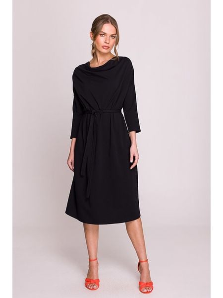 Stylove Sukienka w kolorze czarnym rozmiar: XXL/3XL. Czarne sukienki Stylove, xl, bez wzorów, z tkaniny, bez kołnierzyka, bez ramiączek, midi. Za 183,59 zł.