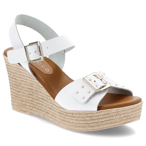Sandały damskie Armodo, na koturnie skórzane boho z klamrą i na sprzączkę, białe, 1906-109. Białe sandały Armodo, bez wzorów, bez obcasa, na koturnie, bez zapięcia. Za 209,00 zł.