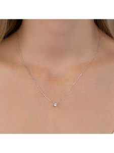 L'atelier précieux Srebrny naszyjnik z zawieszką - dł. 45 cm rozmiar: onesize. Szare naszyjniki l'Atelier precieux, z cyrkonią, srebrne. Za 108,99 zł.