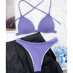 Bikini z figami na plażę i basen Luissa. Białe bikini Intica, bez wzorów. Za 139,00 zł.