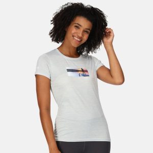 Fingal VII damska turystyczna koszulka z krótkim rękawem. Białe bluzki Regatta, l, bez wzorów, z dżerseju, sportowe, bez kołnierzyka, bez ramiączek. W wyprzedaży za 66,15 zł.