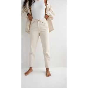 Spodnie jeansowe typu mom fit w kolorze BEIGE JEANS - JUST. Brązowe spodnie z wysokim stanem Marsala, bez wzorów, z denimu, z podwyższonym stanem. Za 349,90 zł.