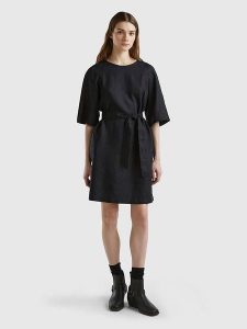 Benetton Lniana sukienka w kolorze czarnym rozmiar: XL. Czarne sukienki Benetton, na co dzień, xl, bez wzorów, ze lnu, bez kołnierzyka, bez ramiączek, mini, proste. Za 140,53 zł.