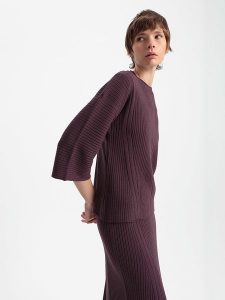 BGN Sweter w kolorze fioletowym rozmiar: 40. Różowe swetry oversize BGN, bez wzorów, bez ramiączek. Za 74,63 zł.