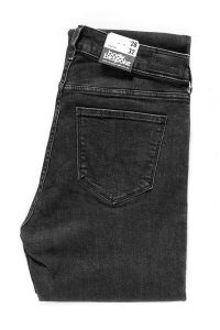 WRANGLER STRAIGHT MIDNIGHT BIRD W28TQG25Q 112128519. Spodnie z wysokim stanem Wrangler, bez wzorów, z jeansu, z podwyższonym stanem. W wyprzedaży za 89,99 zł.