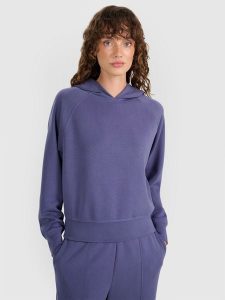 4F Bluza dresowa nierozpinana z modalem damska - granatowa M. Niebieskie bluzy 4f, l, bez wzorów, z dresówki, z kapturem. W wyprzedaży za 169,99 zł.