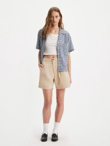 Levi's Szorty w kolorze beżowym rozmiar: W29. Brązowe szorty Levi's®, bez wzorów, z podwyższonym stanem. Za 92,42 zł.