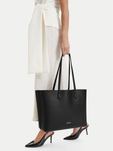 GINO ROSSI Torebka C-LXGUILIA Czarny. Czarne shopper bag Gino Rossi, bez wzorów, ze skóry, bez dodatków. Za 299,99 zł.