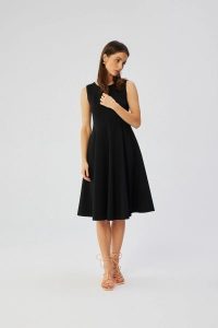 Elegancka rozkloszowana sukienka koktajlowa czarna. Czarne sukienki Stylove, do pracy, l, bez wzorów, z elastanu, biznesowe, bez kołnierzyka, bez ramiączek, midi, dopasowane. Za 429,00 zł.