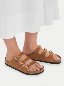 Birkenstock Klapki Florida Fresh Tonal Footbed 1031867 Brązowy. Brązowe klapki Birkenstock, bez wzorów, z nubiku, bez obcasa. Za 429,99 zł.