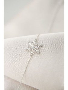 Lodie Silver Srebrna bransoletka z elementem ozdobnym rozmiar: onesize. Szare bransoletki Lodie Silver, z cyrkonią, srebrne. Za 79,21 zł.