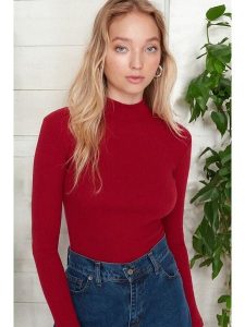 Trendyol Koszulka w kolorze czerwonym rozmiar: XS. Czerwone bluzki Trendyol, xs, bez wzorów, bez kołnierzyka, bez ramiączek. Za 41,39 zł.