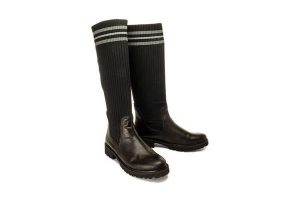 RIEKER REMONTE D8680-01 black combination, kozaki damskie. Czarne kozaki Rieker Remonte, na zimę, bez wzorów, bez obcasa, na obcasie, bez zapięcia. Za 389,90 zł.