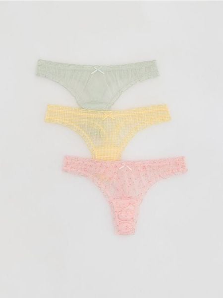 Majtki typu stringi 3 pack - pastelowy róż. Czerwone stringi Reserved, bez wzorów. Za 59,99 zł.