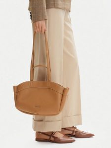 GINO ROSSI Torebka C-LDA8549 Brązowy jasny. Brązowe torebki klasyczne Gino Rossi, bez wzorów, ze skóry, bez dodatków. Za 199,99 zł.