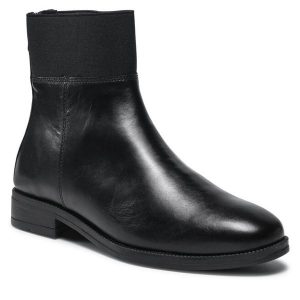 Botki Lasocki. Czarne botki Lasocki, bez wzorów, bez obcasa, na płaskiej podeszwie, bez zapięcia. Za 215,99 zł.