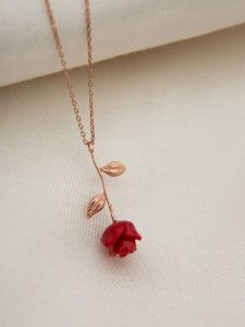 Lodie Silver Srebrny naszyjnik z zawieszką - dł. 43 cm rozmiar: onesize. Szare naszyjniki Lodie Silver, z koralem, srebrne. Za 39,99 zł.