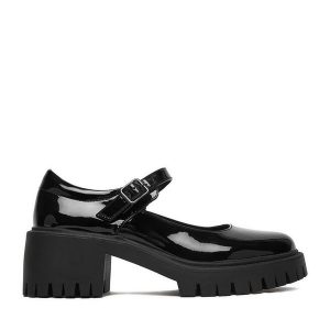 Półbuty DeeZee. Czarne czółenka DeeZee, bez wzorów, bez obcasa, na obcasie, bez zapięcia. Za 159,99 zł.