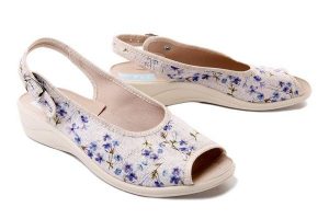 ADANEX SIK4 SILVIA 28068 beżowy, sandały damskie. Brązowe sandały Adanex, bez wzorów, bez obcasa, bez zapięcia. Za 43,50 zł.
