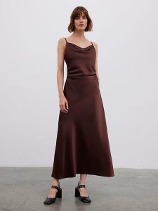 BGN Sukienka w kolorze brązowym rozmiar: 34. Brązowe sukienki BGN, na imprezę, bez wzorów, bez kołnierzyka, bez ramiączek, maxi. Za 130,99 zł.