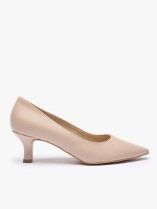 Beżowe czółenka ze skóry licowej. Brązowe czółenka Ryłko, bez wzorów, z gumy, bez obcasa, na obcasie, bez zapięcia. Za 379,99 zł.