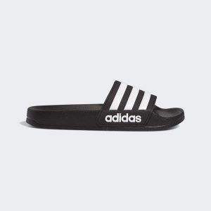 Klapki Adilette Shower. Białe klapki ADIDAS, bez wzorów, bez obcasa. W wyprzedaży za 87,20 zł.