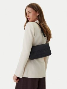 LOVE MOSCHINO Torebka JC4046PP1OLE0000 Czarny. Czarne torebki klasyczne LOVE MOSCHINO, bez wzorów, ze skóry, bez dodatków. Za 658,99 zł.