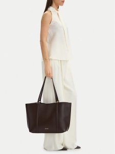 GINO ROSSI Torebka CEO-YANAY Brązowy ciemny. Brązowe torebki klasyczne Gino Rossi, bez wzorów, ze skóry, bez dodatków. Za 279,99 zł.