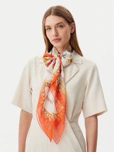 Guess Szal AW5297 SIL12 Koralowy. Pomarańczowe rękawiczki Guess, z aplikacjami, z syntetyku. Za 299,99 zł.