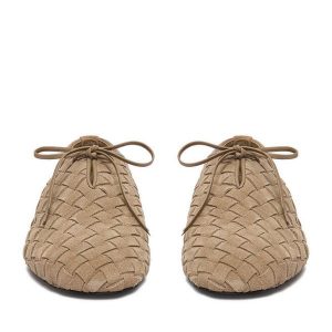 Półbuty GINO ROSSI. Brązowe półbuty Gino Rossi, bez wzorów, bez obcasa, na płaskiej podeszwie, bez zapięcia. Za 379,99 zł.