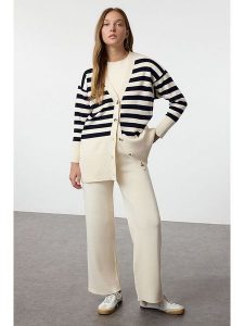 Trendyol 2-częściowy zestaw w kolorze kremowym rozmiar: L. Brązowe kardigany Trendyol, l, bez wzorów, bez ramiączek. Za 179,64 zł.