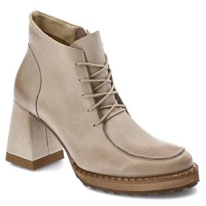 Beżowe Botki Armodo Eleganckie Obuwie Damskie. Brązowe botki Armodo, bez wzorów, z materiału, bez obcasa, na obcasie, bez zapięcia. Za 389,00 zł.