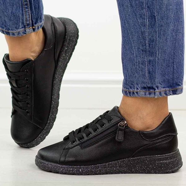 Czarne skórzane półbuty damskie Jezzi 138. Czarne półbuty Jezzi, na jesień, bez wzorów, z jeansu, bez obcasa, na płaskiej podeszwie, bez zapięcia. Za 239,00 zł.