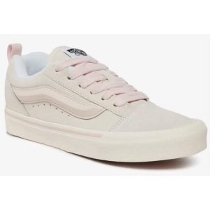 Buty na deskorolkę damskie Vans Knu Skool. Czerwone trampki Vans, bez wzorów, bez zapięcia. Za 254,24 zł.