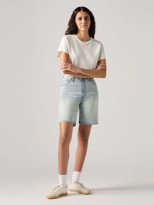 Levi's Bermudy dżinsowe w kolorze błękitnym rozmiar: W26. Niebieskie szorty Levi's®, z aplikacjami, klasyczne, z podwyższonym stanem. Za 102,89 zł.